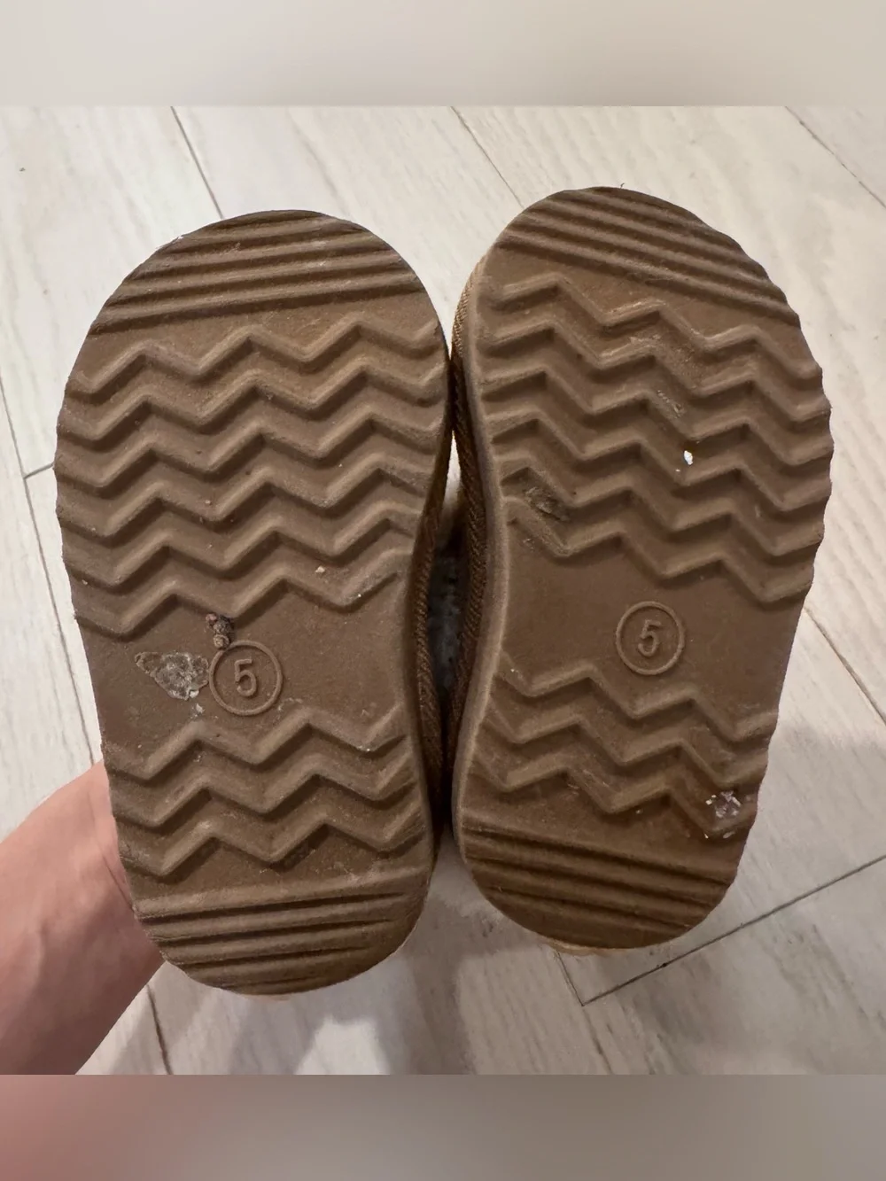 Cozy Faux-Shearling Kids Slippers in Tan with Cream Cuff